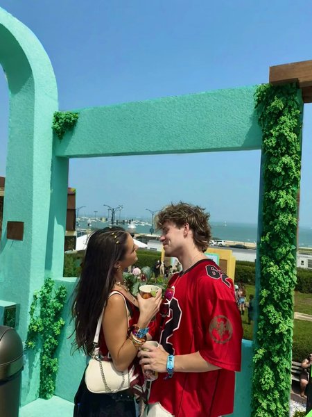 Thumbnail of dm-k8lhbwrt-ed76d25afb4341b5 3