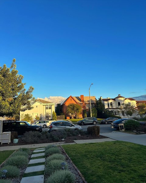 Thumbnail of p-cpdr8pyvazq-f0cb34656dbf47c4 2