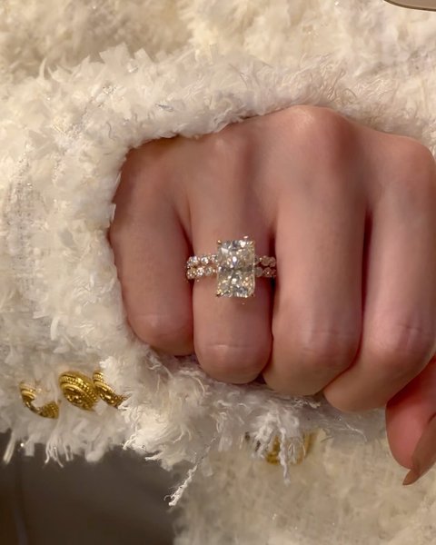 Thumbnail of p-c0kavelvgoo-f6cd8bf800b841f4 0