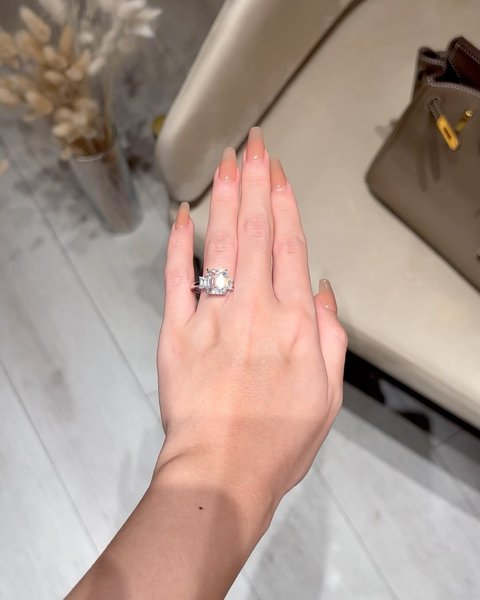 Thumbnail of p-c0kavelvgoo-f6cd8bf800b841f4 4