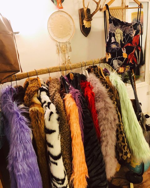 Thumbnail of p-b5fhyl2lrry-f957001cc6b74715 6