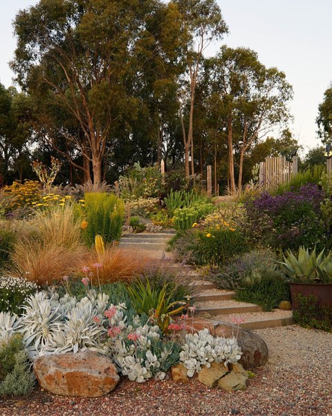 Thumbnail of p-c5ey9h5mbs3-fb9237a50944446c 0