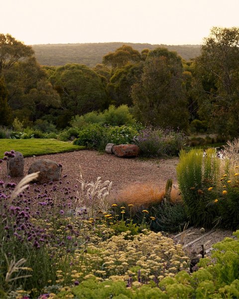 Thumbnail of p-c5ey9h5mbs3-fb9237a50944446c 2