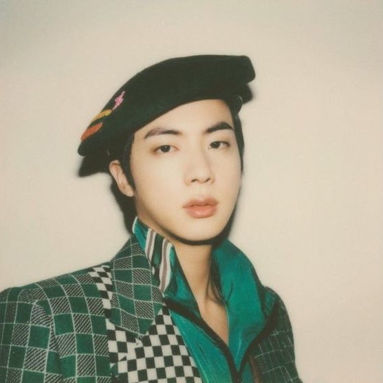 Thumbnail of www-x-com-eb0yseokjin-status-1527110045212631040-15b4ae7623754a70