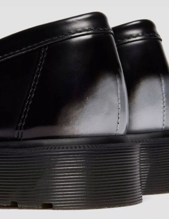 Thumbnail of www-x-com-streetfashion01-status-1944498335106154647