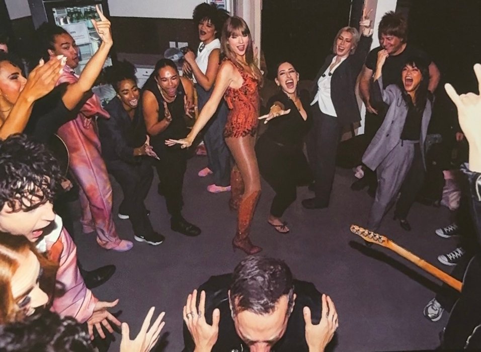 Thumbnail of www-x-com-taylorswiftbr-status-1862459679017771137-3325174366244025