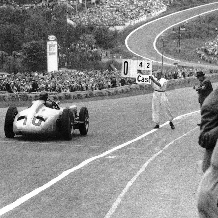 Thumbnail of www-x-com-mercedesamgf1-status-1854162653821690156-4865bcade04c4071