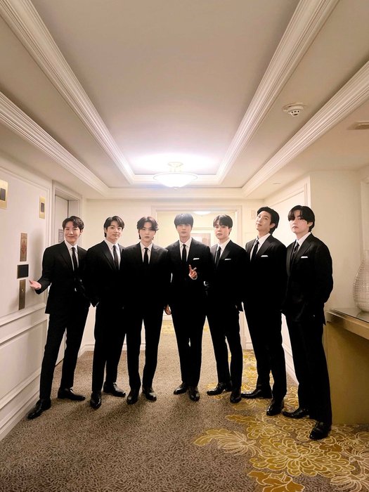 Thumbnail of www-x-com-bts-bighit-status-1531814797972742144-4babaf4af575478a