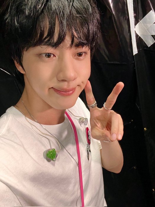 Thumbnail of www-x-com-seokjinfile-status-1944369423185330188-54de6aaddafd4797