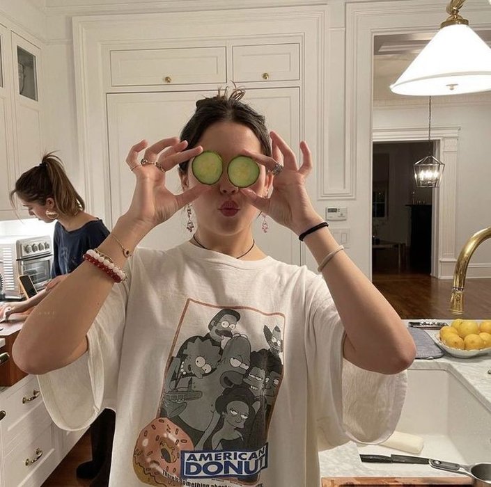 Thumbnail of www-x-com-shewearprada-status-1615403879252004866-583399c9cc8049f5