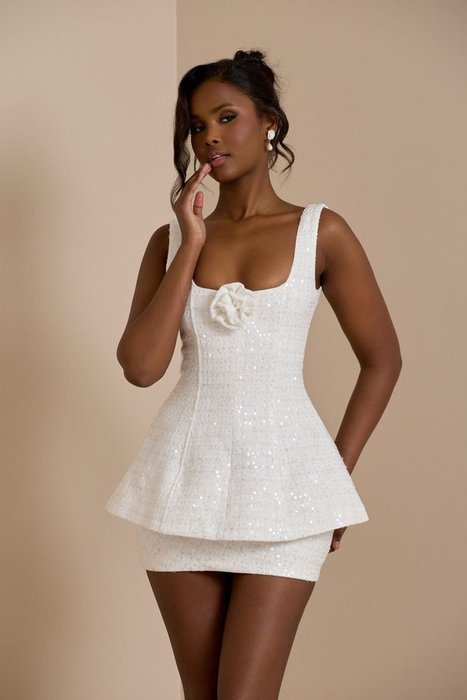 Thumbnail of www-x-com-fashioncloneit-status-1871645102810316949-58702f33d9b44131