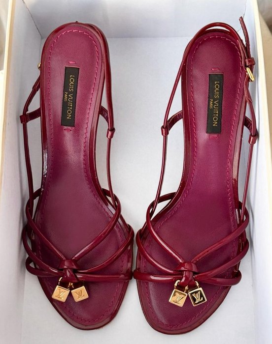 Thumbnail of www-x-com-badestoutfit-status-1832481188776132749-58f9c8bf18c54303