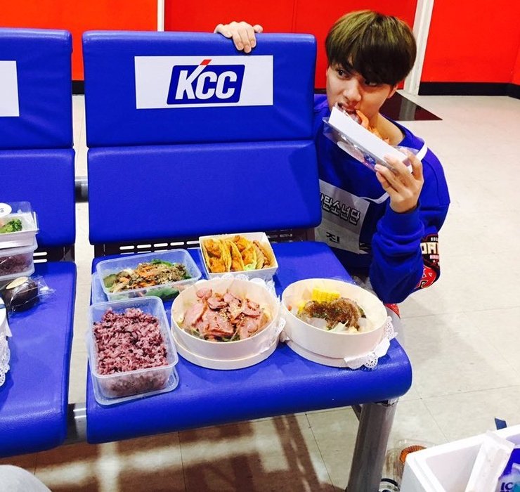 Thumbnail of www-x-com-oldjinpics-status-1528216233488789505-590b9e713ca442ee