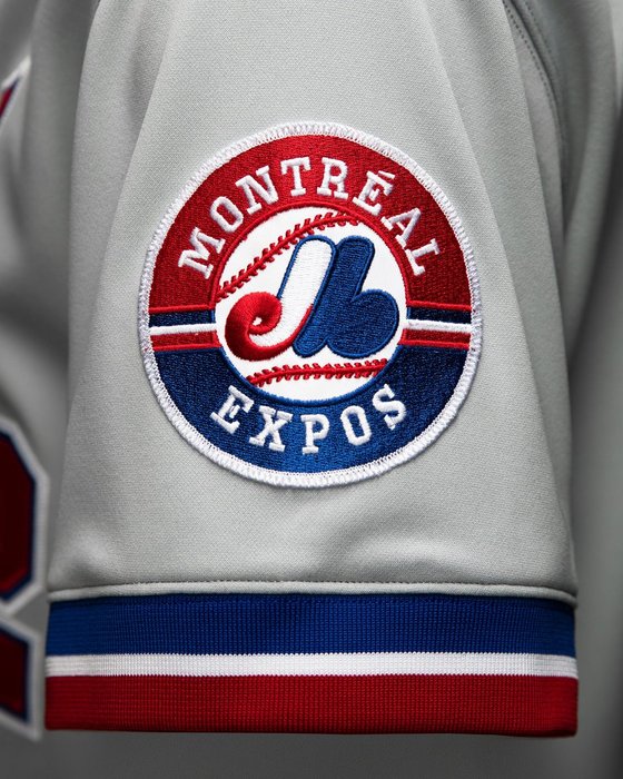 Thumbnail of www-x-com-mitchell-ness-status-1734649405545042130-5b7e368f67404593