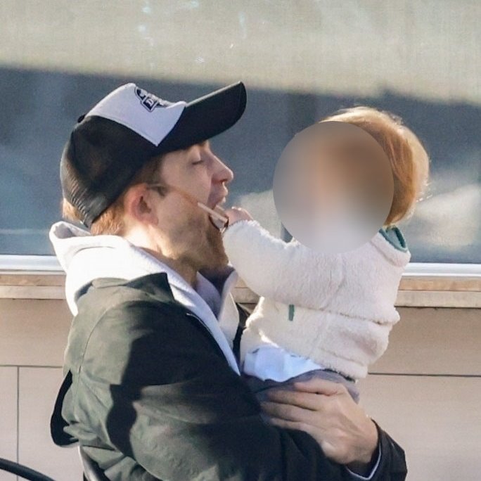 Thumbnail of www-x-com-pattinsonphotos-status-1886507881228304670-5efc5d1498ce4772