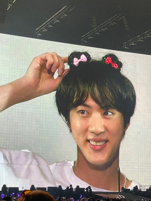 Thumbnail of www-x-com-seokjinmylabsss-status-1466285847662137346-60c349b7e8a047e5