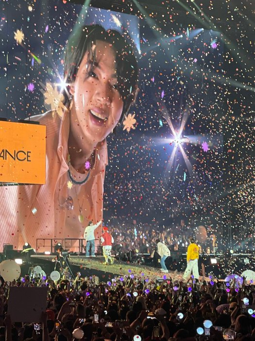 Thumbnail of www-x-com-seokjinfile-status-1513022589165207554-76ced3903bae4892