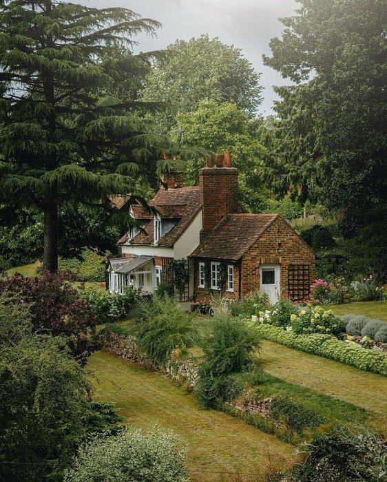 Thumbnail of www-x-com-englandcottages-status-1952421218813980947-7b51a6e20eed41d4
