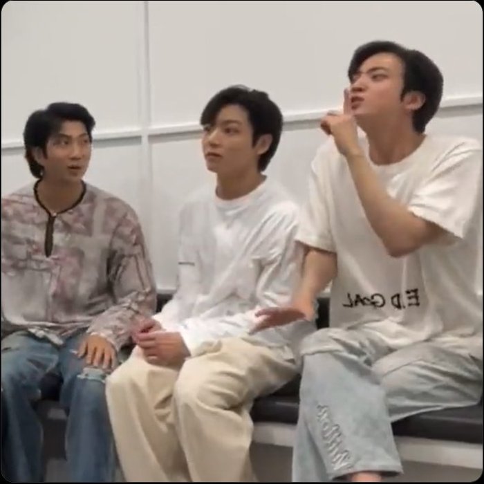 Thumbnail of www-x-com-yeongwonmolly-status-1535459435631390720-7e4cb71b76554dfb