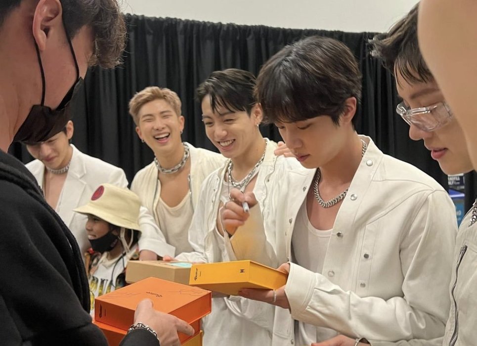 Thumbnail of www-x-com-sugadboy-status-1464852856972976130-802f27ceb8f04765