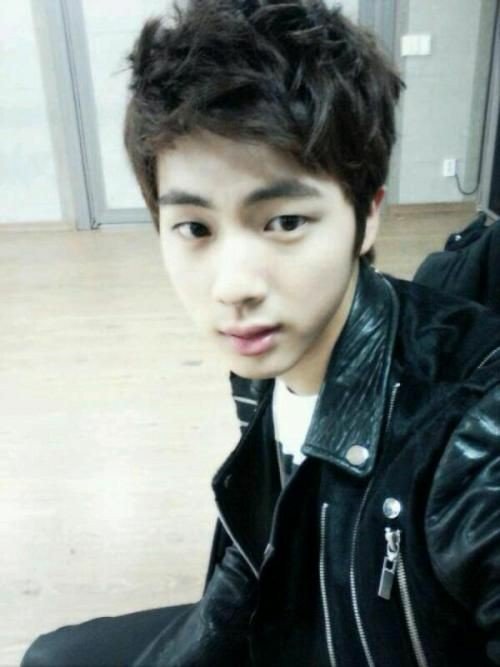 Thumbnail of www-x-com-akjinbts-status-1395012796010483718-8f4d163d558e4521