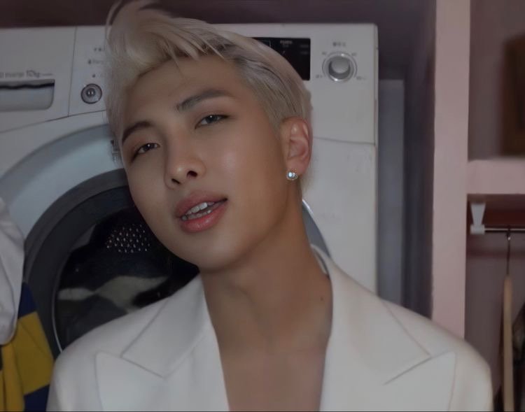 Thumbnail of www-x-com-hourlydolljoon-status-1494763660262219782-9dee19a07d6a430d