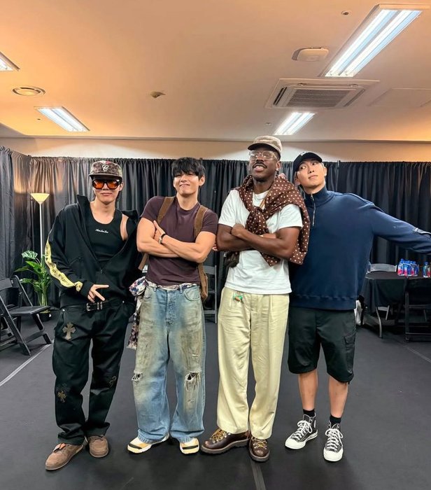 Thumbnail of www-x-com-btschartsdailyc-status-1967198461423702104-a7b72e3cc70b459d