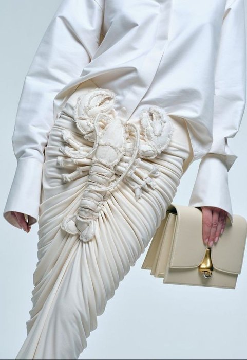 Thumbnail of www-x-com-fashioncloneit-status-1863238475950002459-aa93f97a1599460d