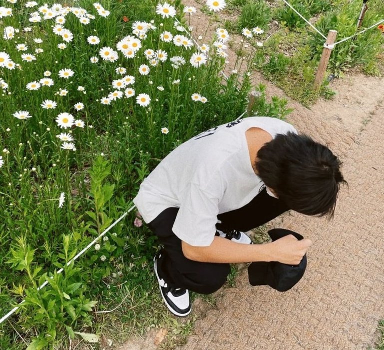 Thumbnail of www-x-com-randomjoonie-status-1524692888126382081-ab0f769e27ba4e47