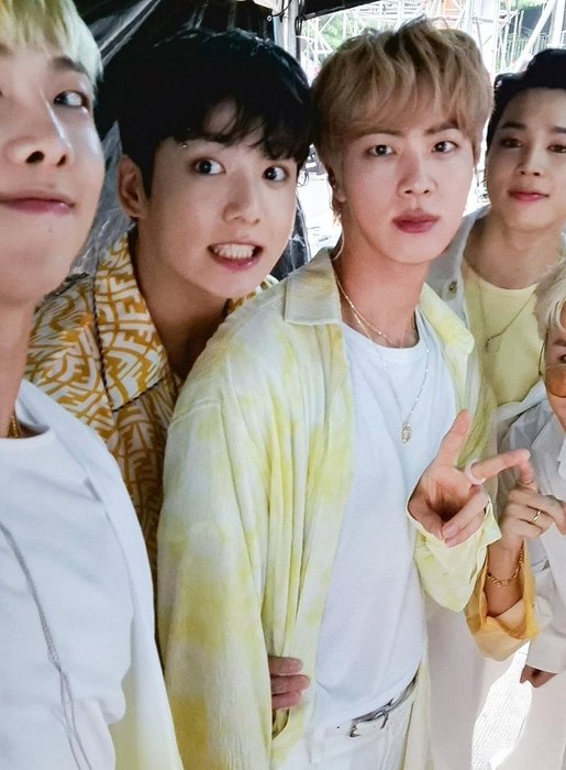 Thumbnail of www-x-com-seokjinbro-status-1533110398056005633-ab213535f6a04ebd