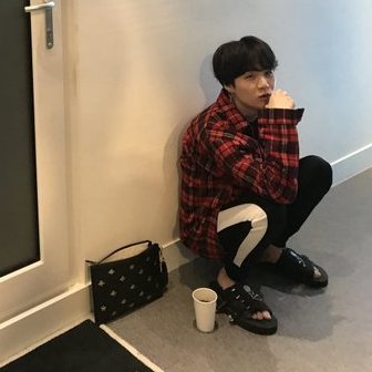 Thumbnail of www-x-com-mhereonlyforbts-status-1475774969485438981-b80870a8edbe4764