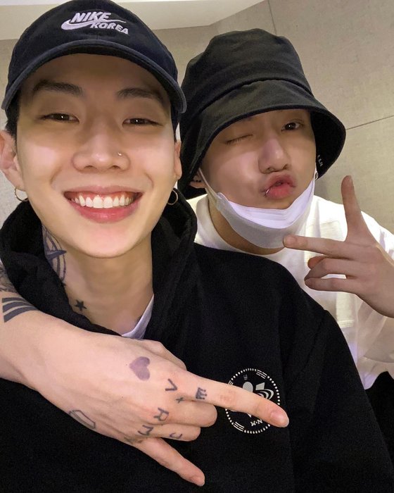 Thumbnail of www-x-com-jaybumaom-status-1516265989112930306-b8f4e25d165b49ed