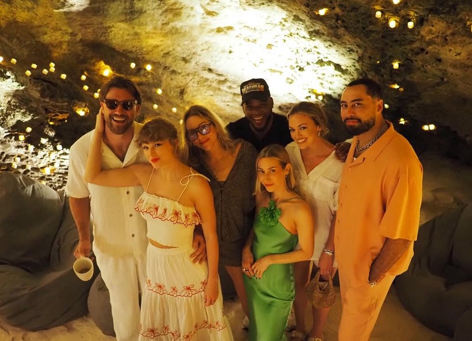 Thumbnail of www-x-com-taylorswiftbr-status-1948498915038269714-e11a15b323f746ea