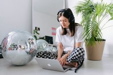 Thumbnail of 5 No Sweat Digital Products Every Solopreneur Can Launch This Week