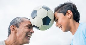 Thumbnail of Δεν ψηλώνεις όταν το παιδί σου κερδίζει! (Ούτε κονταίνεις όταν το παιδί σου χάνει!)