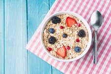 Thumbnail of Overnight Oats vs. Hot Oatmeal: Which Is Better for Fiber, Digestion, and Nutrients?