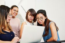 Thumbnail of How to Write an Engaging Post in Your LinkedIn Feed