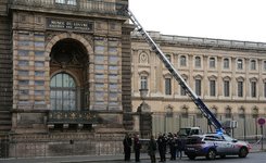 Thumbnail of How Thieves Carried Out Heist of ‘Priceless’ Louvre Jewels