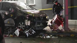 Thumbnail of Une voiture fonce dans une foule à Los Angeles