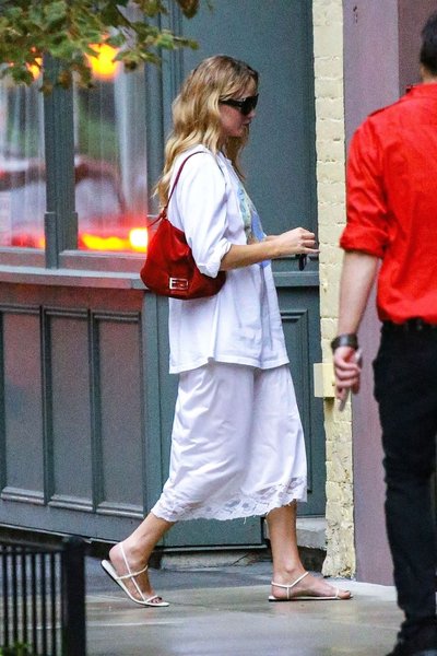 Thumbnail of How to Get Jennifer Lawrence’s Cool Mom Style