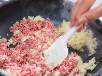 Thumbnail of ひき肉とタマネギを炒めて…夏に食べたい、ロバート馬場のレシピに称賛の声