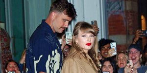 Thumbnail of Taylor Swift's engagement announcement proves she's the ultimate PR mastermind