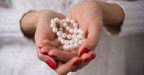 Thumbnail of What Does ‘Do Not Cast Your Pearls Before Swine’ Mean in Matthew 7:6?