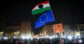 Thumbnail of Négy hidat zártak le a Pride-tüntetők miatt, Hadházy Ákos jövő keddre újabb tüntetést hirdetett meg