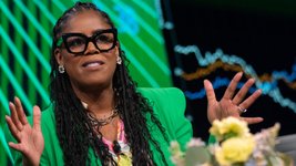 Thumbnail of Fortune 500 CEO 'always' asks her employees this question—Harvard expert says it's great leadership: 'Well done'