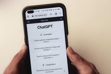 Thumbnail of 10 Best Ways To Use ChatGPT (With Examples)