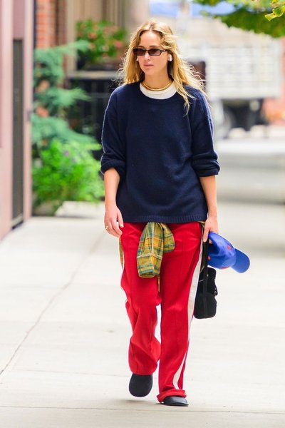 Thumbnail of How to Get Jennifer Lawrence’s Cool Mom Style