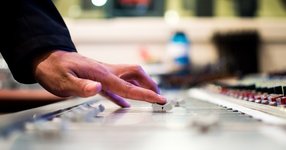 Thumbnail of Is there any software that analyse a song and give its chords? - Quora