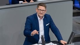 Thumbnail of Wehrhafter Sozialstaat statt Sozialabbau bei den eigenen Bürgern - AfD-Fraktion im Deutschen Bundestag