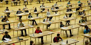 Thumbnail of LLMs are much worse than humans at learning from experience